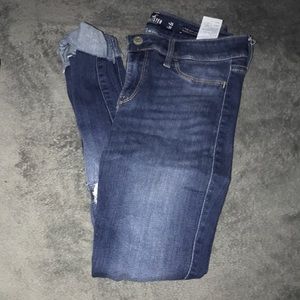 Hollister low rise jeggings. Size 1 waist 25 length 26